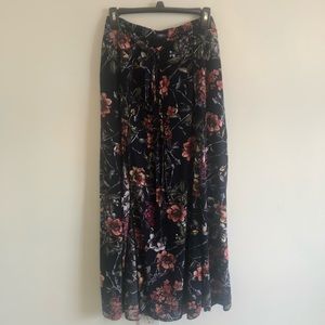 •MOVING SALE• Floral Entro Skirt